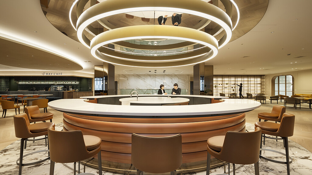 A large room with a round table and chairs.